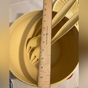Tupperware salad bowl